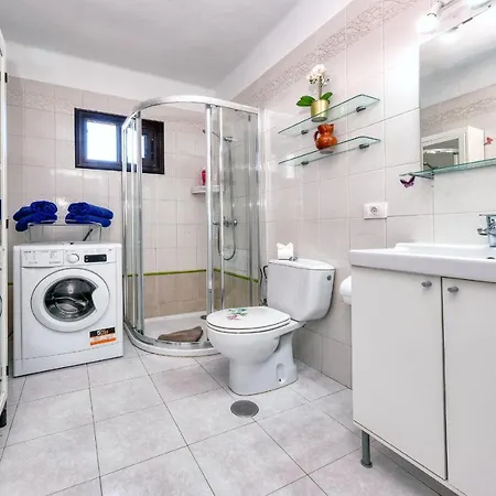 Casa Atassara - 500m To The Beach, Ping-pong And Foosball By Lanzarote *