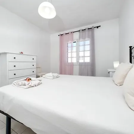 Feriehus Casa Atassara - 500m To The Beach, Ping-pong And Foosball By Lanzarote *